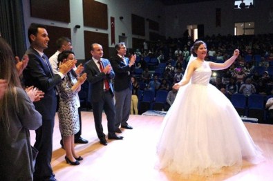 Defilenin Finali Düğün Gibi Bitti