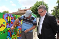 MEHMET SIYAM KESIMOĞLU - Hayallerindeki Renkleri Duvarlara Yansıttı