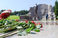 HAYDAR ALİYEV - Haydar Aliyev Doğum Gününde Mezarı Başında Anıldı