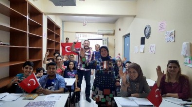 Mülteciler Türkçe Öğrenmek İçin Yunusemre Hem'e Gidiyor