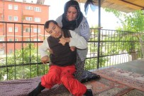 Engelli Çocuklarına Bebek Gibi Bakıyor