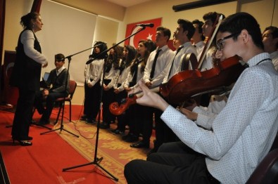 Yunus Emre Şiirleriyle Anıldı