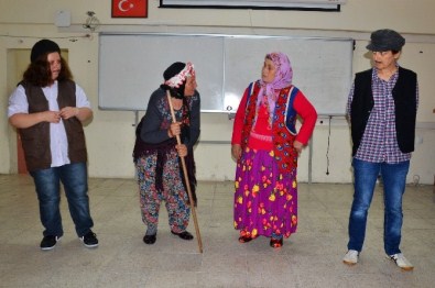 Arslanköy Tiyatro Topluluğu, Lise Öğrencileri Ve Köy Kadınları İçin Oynadı