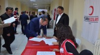 SÜLEYMAN ÖZDEMIR - Bandırma Onyedi Eylül Üniversitesi Kızılay'a Kan Bağışladı