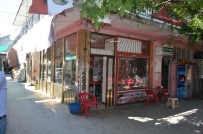 KENAN EVREN - Kula Belediyesinin Dükkanları Yine Haciz Yoluyla Satıldı