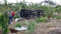 YOLCU MİNİBÜSÜ - Mersin'de Minibüs İle Servis Aracı Çarpıştı Açıklaması 12 Yaralı