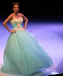 MANKEN - Özlem Yıldız; 'Bikinili Çekilmekten Rahatsız Değilim'