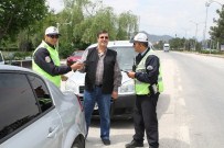 D100 KARAYOLU - Trafik Polislerinden Ceza Yerine Leblebi