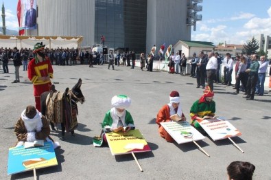 Üniversite Öğrencileri, Kitap Okumaya Dikkat Çekti