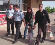 KADIN POLİS - Annesinin Bakıcıya Terk Ettiği Ada Bebek Devlet Korumasına Alındı