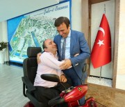 ENGELLİ VATANDAŞ - Başkan Genç'ten Engelli Vatandaşa Sürpriz