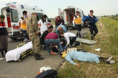 Çanakkale'de Tur Otobüsü Devrildi Açıklaması 5 Ölü, 41 Yaralı