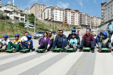 Çevre Çiçekleri Geri Dönüşüm Tornetleriyle Yarıştı