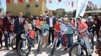 ÇOCUK OYUNCAĞI - İzmit Belediyesi Onbinlerce Bisiklet Dağıtıyor