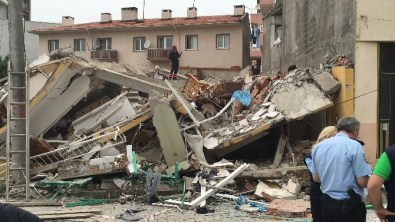 Lapseki'de Çöken Binadaki Arama Kurtarma Çalışması Tamamlandı