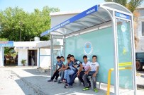 ENGELLİ RAMPASI - Mersin'de Otobüs Durakları Yenileniyor