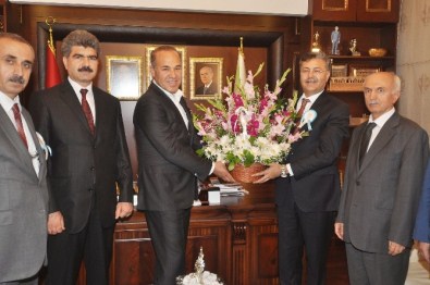 Sözlü Açıklaması 'Vakıf Hizmetlerini Devam Ettirmek Hepimizin Görevi'