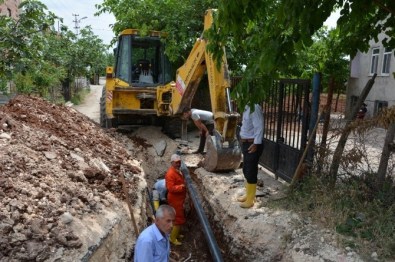 Yunus Emre Mahallesine Yeni Su Hattı Borusu Döşendi