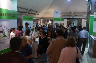 Düzce Stantlarına Ziyaretçi Akını