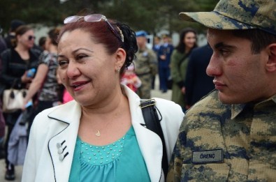 Engelli Oğlu Asker Olan Annenin Sevinç Gözyaşları
