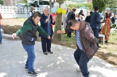 Engelliler Göbek Atıp Eğlendiler