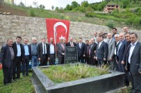 MEHMET ATMACA - Eski Milletvekili Mustafa Cumur Mezarı Başında Dualarla Anıldı