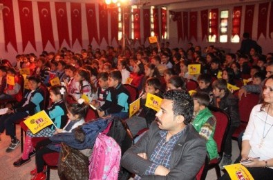 Horasan Belediyesi Ve ETİ'den Tiyatro Etkinliği