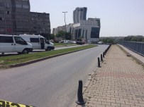 BOMBA İMHA UZMANI - Polisin Aradığı Şüpheli Araç Zeytinburnu'nda Bulundu