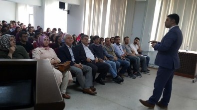 Üniversitede Etkili Konuşma Teknikleri Konferansı Düzenlendi