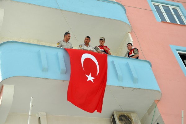 Şehit ateşi Nizip'i de yaktı