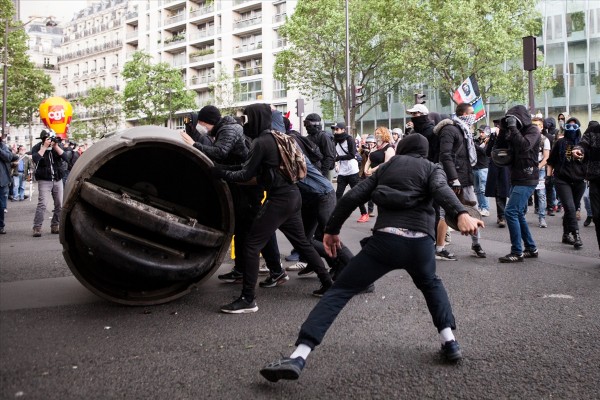 Fransa'da gösteriler sürüyor