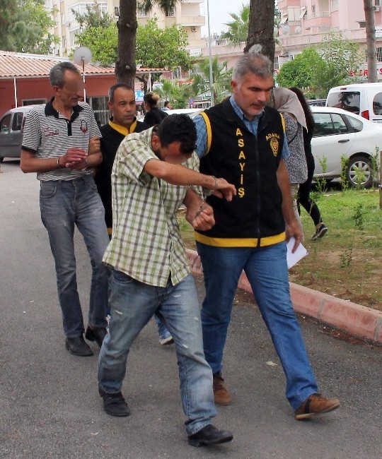Evinde fuhuş yaptıran adama suçüstü