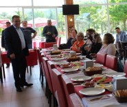 OMURİLİK FELÇLİLERİ - Başkan Erener, Engelliler İle Kahvaltıda Bir Araya Geldi