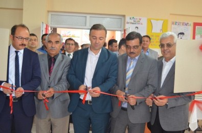 Kula'da 5 Bin 462 Kitaplık Sergi Açıldı