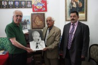 Ressam Adil Özkan, Mustafa Üskülüplü'ye Portre Resmini Hediye Etti