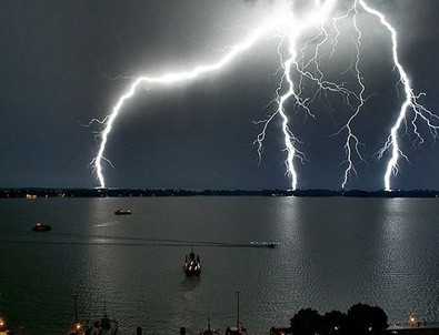 Yıldırım can aldı