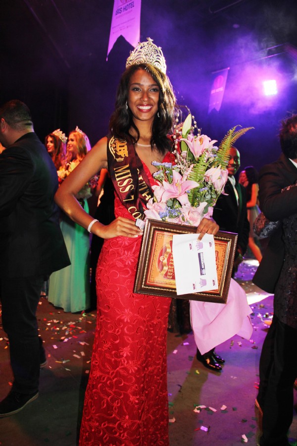 7 kıtanın güzeli Andrea Abrahams