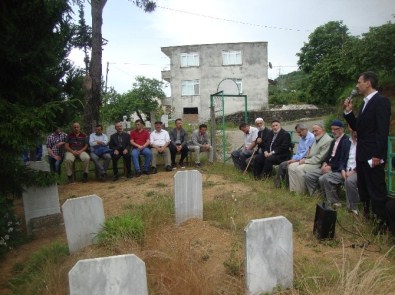 Milli Gençlik Vakfı Genel Başkanı Demirtürk, Mezarı Başında Anıldı