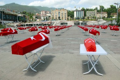 Şehit Aileleri İçin 150 Tabutla Kısa Film Çektiler