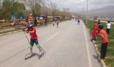 Tatvan'da 'Gençlik Haftası' Etkinlikleri Başladı