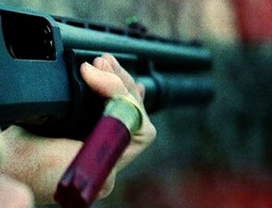 Fareye ateş etti, yengesini öldürdü