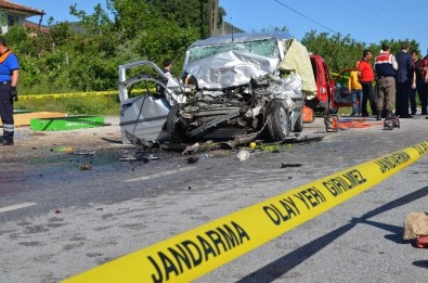 Otomobil, Yolcu Otobüsüne Çarptı Açıklaması 3 Ölü, 2 Yaralı