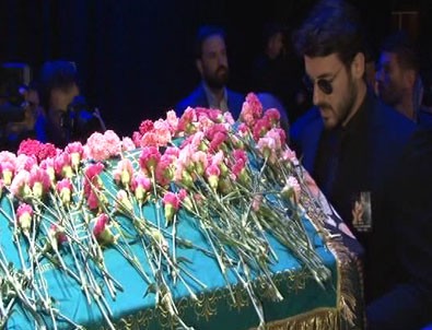 Oya Aydoğan için ilk tören