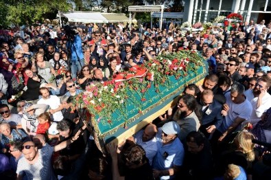 Oya Aydoğan son yolculuğuna çiçeklerle uğurlandı