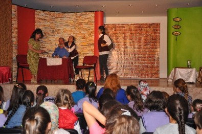 Pınarbaşı'nda ''Altın Bilezik'' Tiyatro Oyunu Sergilendi