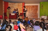 TİYATRO OYUNCUSU - Pınarbaşı'nda ''Altın Bilezik'' Tiyatro Oyunu Sergilendi