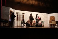 SERDİVAN BELEDİYESİ - Serdivan'da 'Sardunya Çiçekleri' İsimli Tiyatro Sevenleriyle Buluştu