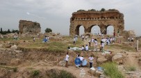 Tralleis Semalarını Uçurtmalar Renlendirdi