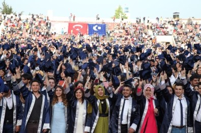 Uşak Üniversitesi 2015-2016 Akademik Yılı Mezuniyeti Gerçekleşti