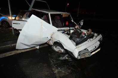 Alkollü Sürücü Tır'a Çarptı Açıklaması 5 Yaralı